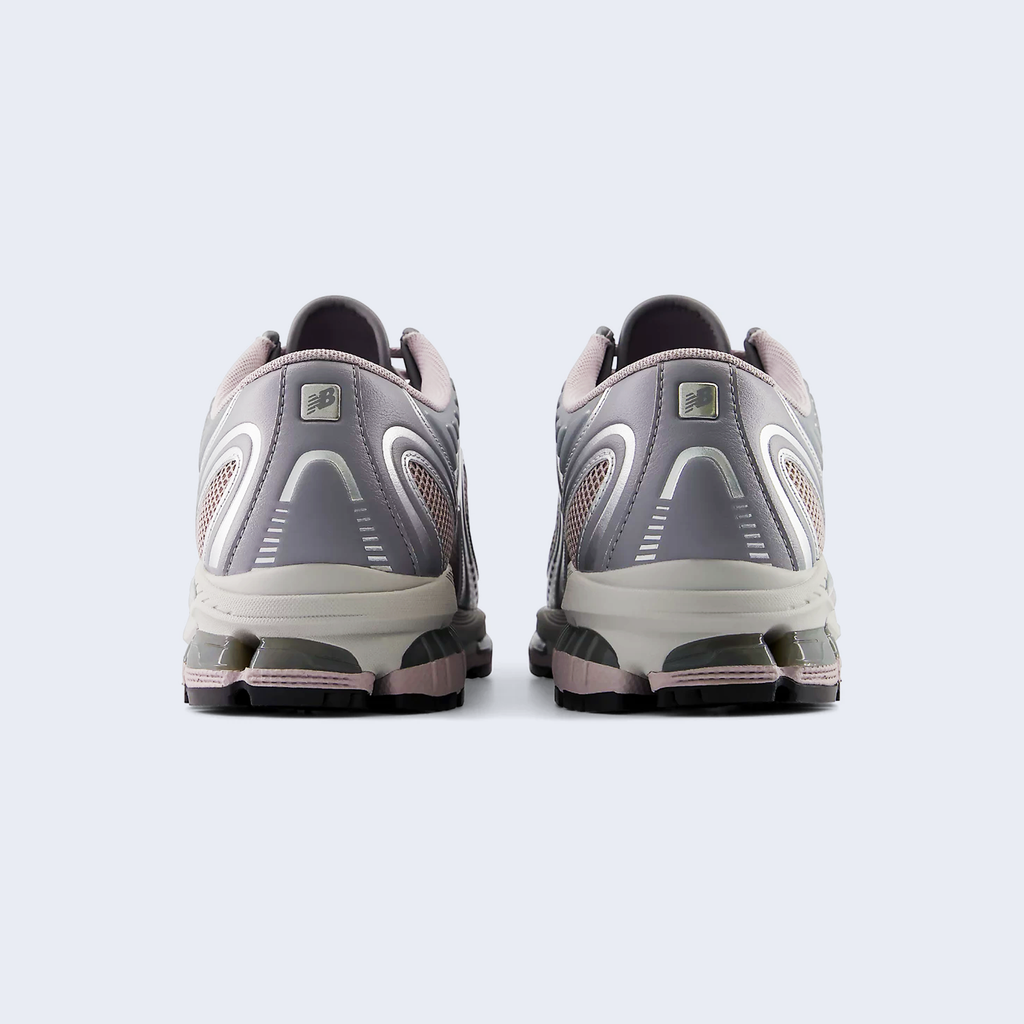 1890A Truffle Salt / Silver Metallic