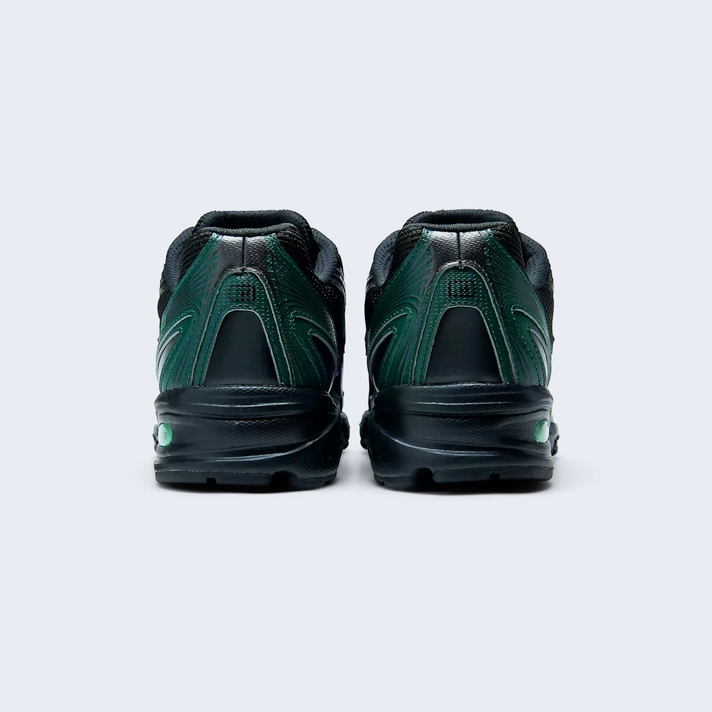740 Black / Nordic Green