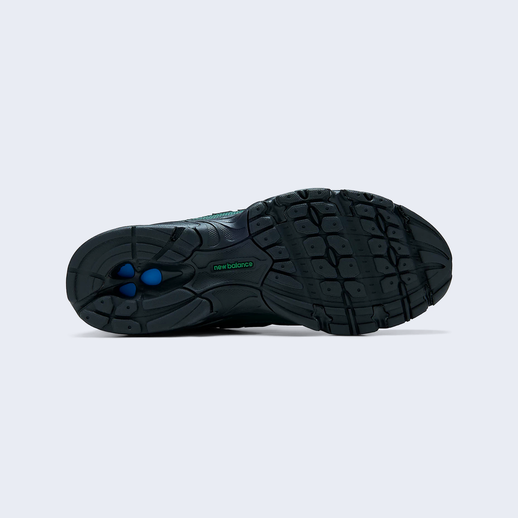 740 Black / Nordic Green