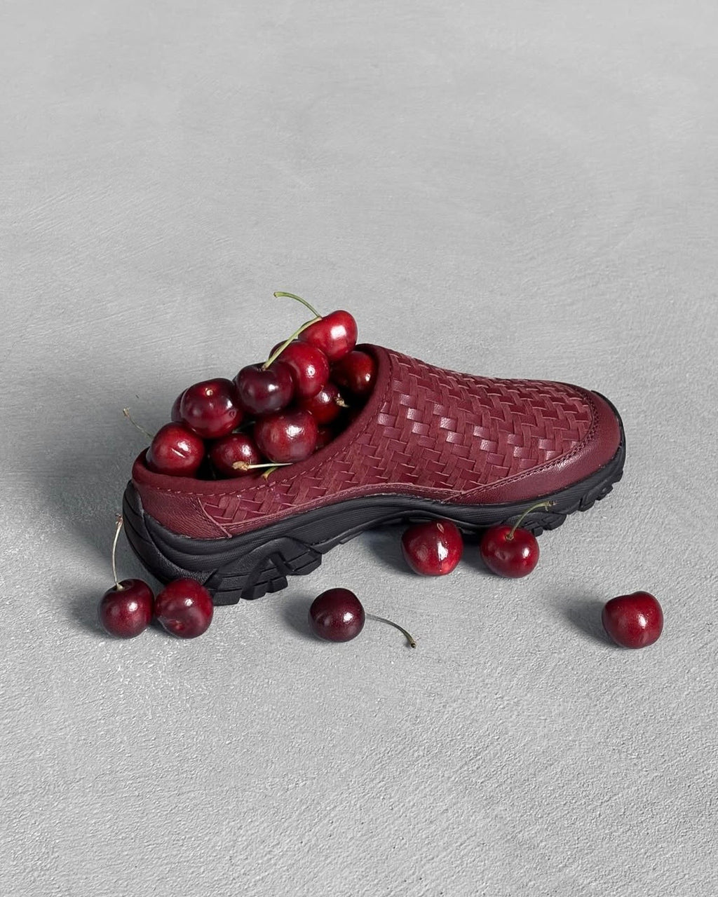 Moab 2 Slide Ltr Woven Dark Cherry