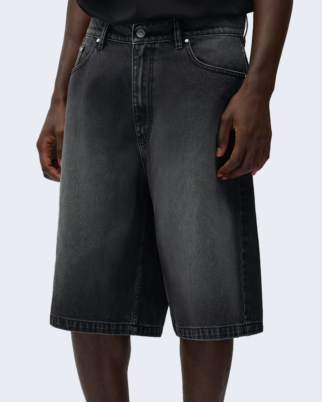 Round Pocket Denim Short Fade Black