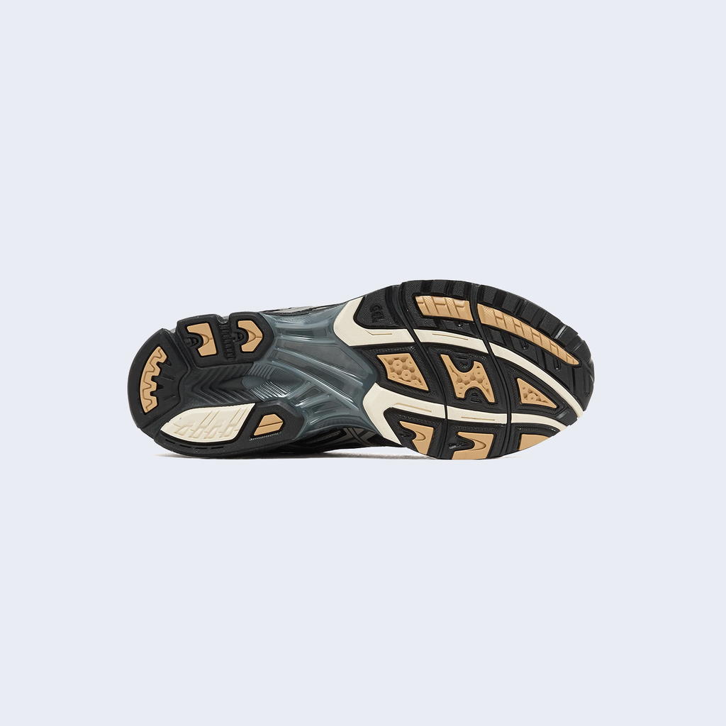 Gel-Nimbus 10.1 Black / Clay Grey