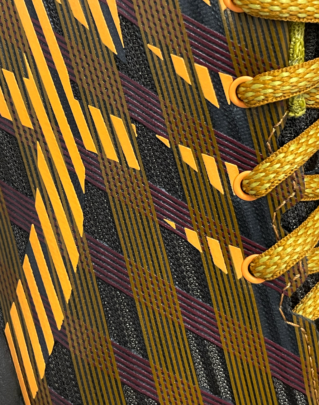US8-S GEL-SJ33 Black Coffee / Orange Lily