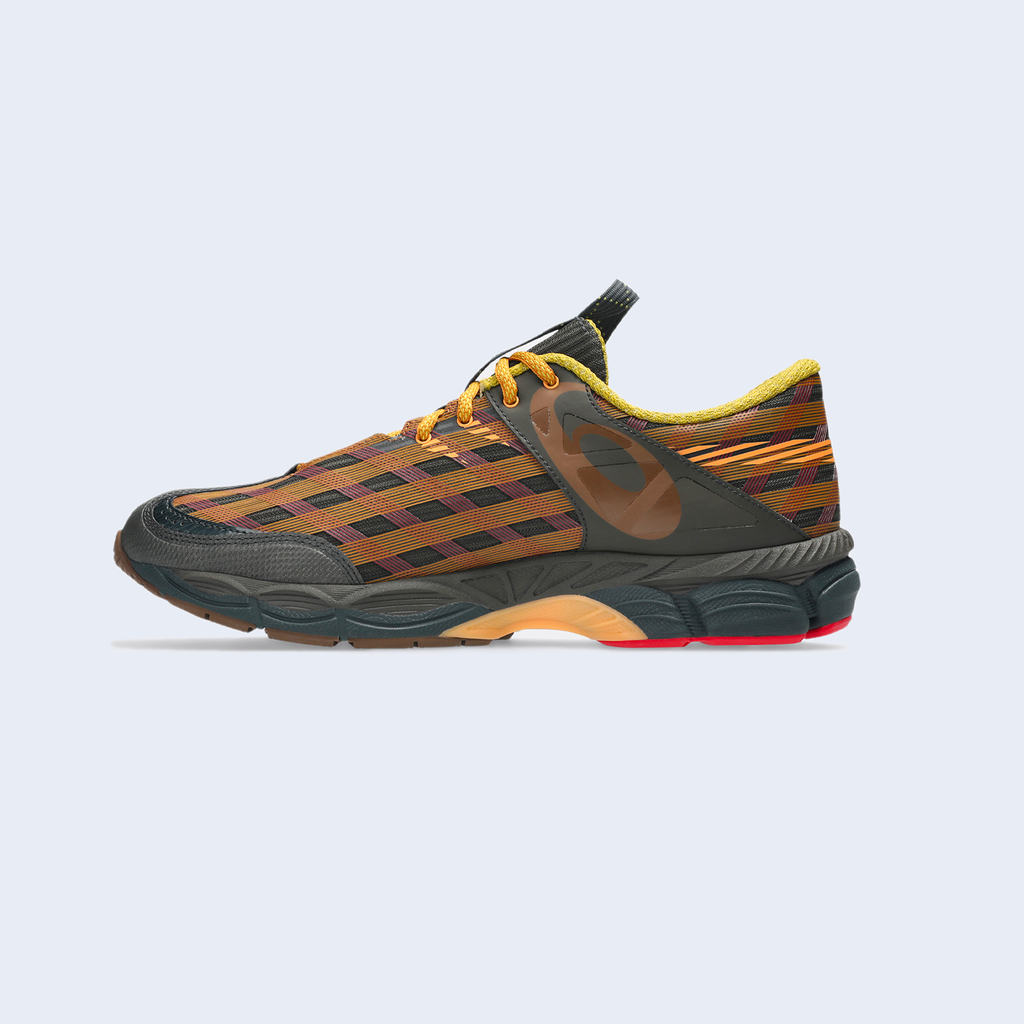 US8-S GEL-SJ33 Black Coffee / Orange Lily