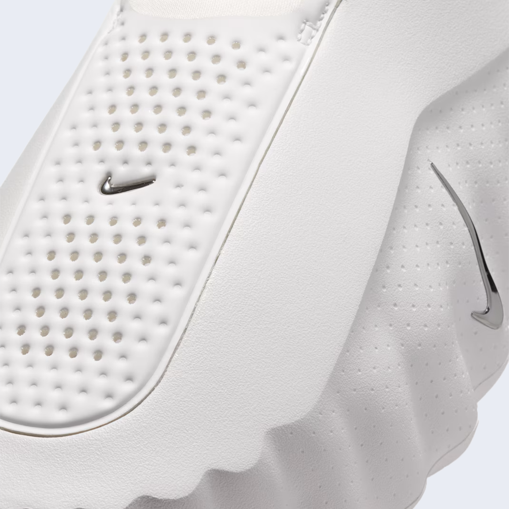W' Mind 001 Summit White / Metallic Silver